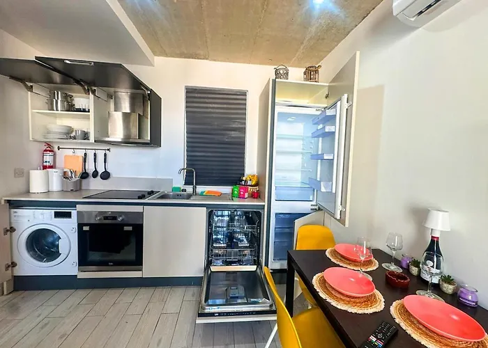 Paceville - 5a - Seaview 2br, Chill Vibes Spot شقة سانت جوليان